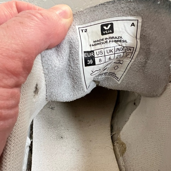 Veja Bicolor Metallic Low-Top Sneakers (8) - Picture 6 of 6